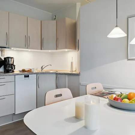 Apartment Bad, Lejl, 16